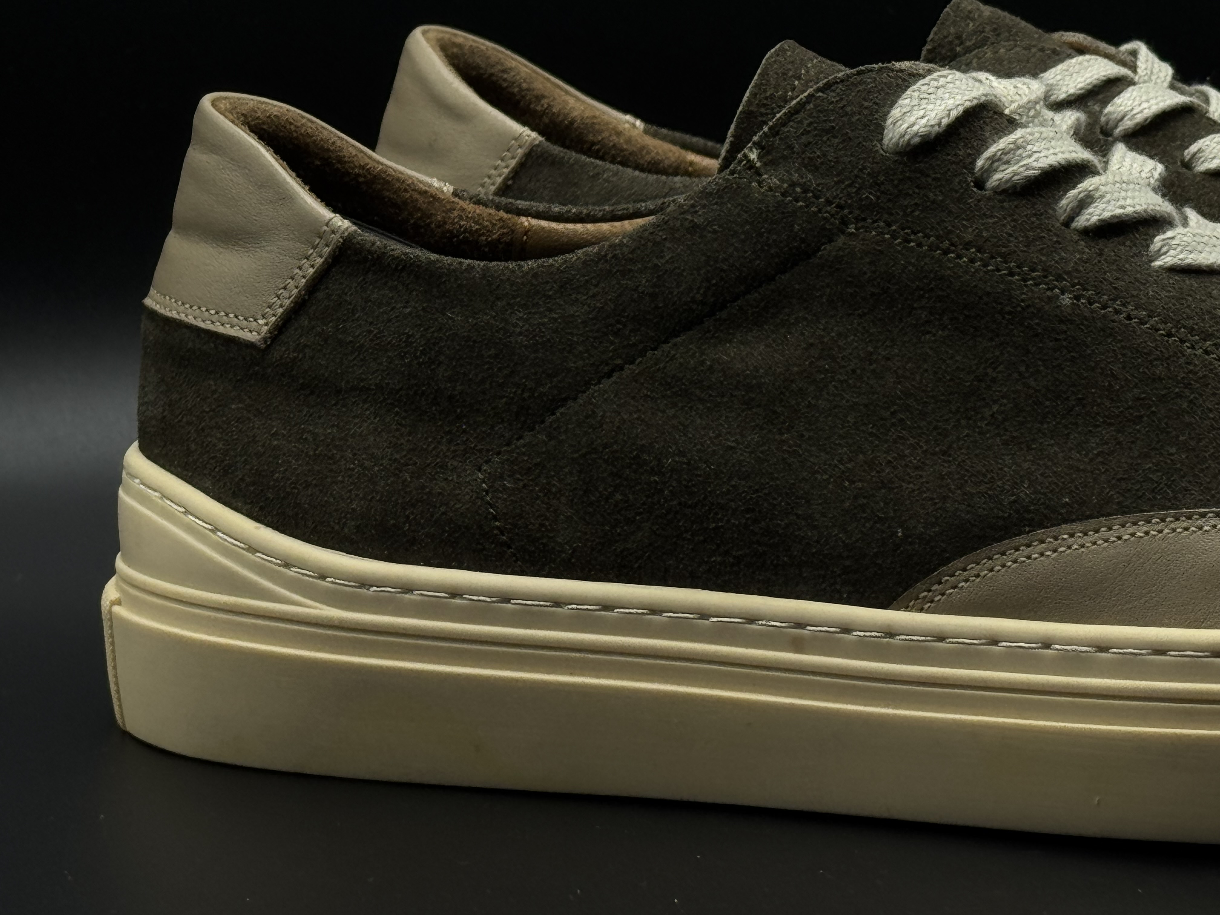 کفش چرم نبوک