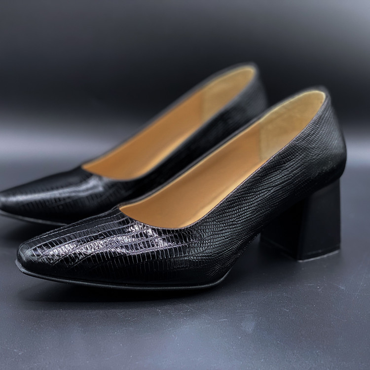 چرم طبیعی گاوی پاشنه دار